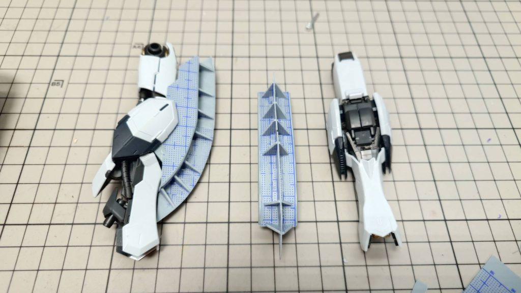 特徴的な足部分のスクラッチスネパーツ外装と内装を一部切り落とし、プラ板にてスクラッチ今思えばもう少し湾曲強めでもよかったかもと思っています。