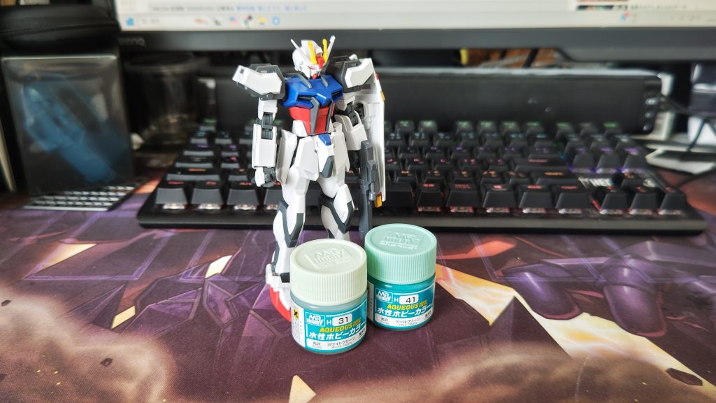 塗装前。ホワイトグリーンはそのままですが、ペールグリーンは実際に見てみたら思ったより青寄りだったのでイエローとブルー、ホワイトグリーンで調色。雰囲気で調色したのでこの色はもう再現出来ません🫠