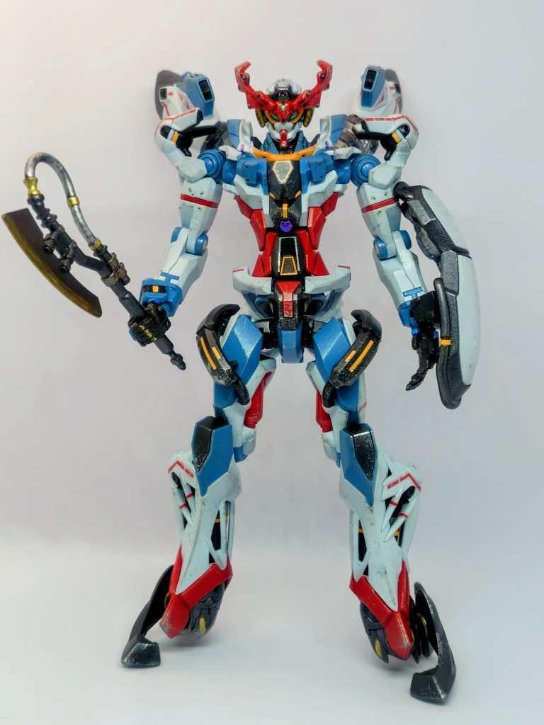 多くの方がおっしゃる通り、RGみたいなパーツの細かさ(gundam-kao9)しかし先人たちの知恵をたくさんお借りしてなんとか足りない色はほぼ埋めました(gundam-kao5)なおシールはフル活用で、イエローとパープルのシールは先人の知恵で枠部分まで切ってあちこち使っています!部分塗装箇所は多すぎるので説明は省きます(zaku-kao2)