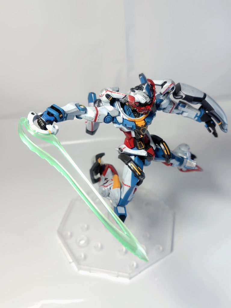 ラメみたいな不思議なクリアパーツのビームサーベル。