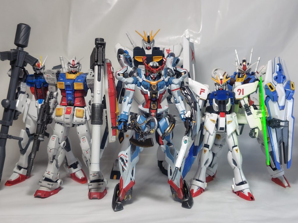 昭和から令和の先輩方と。明らかにジークアクスは異質ですがエアリアルが意外とマッシブ。νガンダムはやはりデカい。