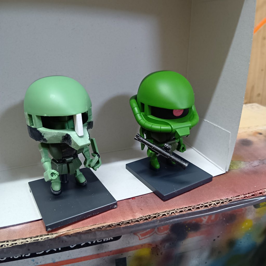 色塗り前にザクプラくんとの比較。