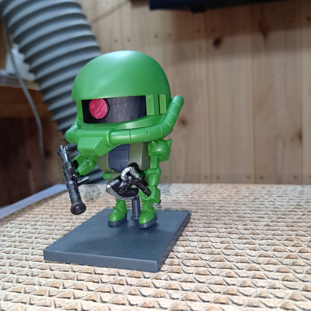 まずはノーマルにザクプラくんを。ガンプラくんみたいなラテックスじゃなく、普通のポリスチレン?扱いやすくてよかったです👍とりあえず、全塗装で。