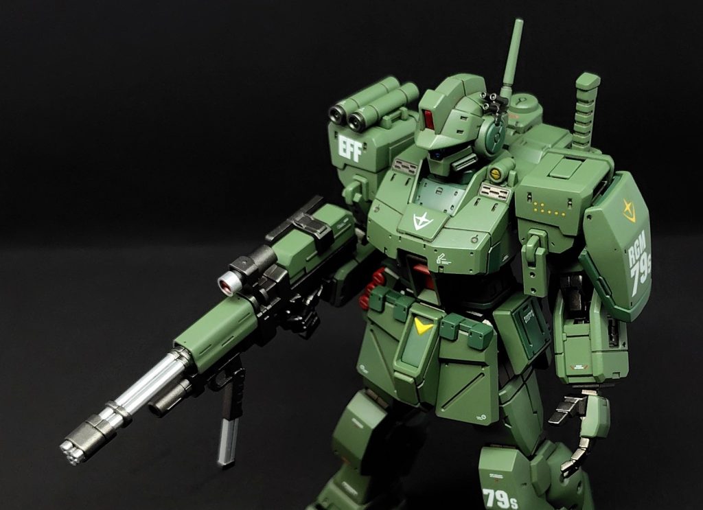 最後はF.M.Sの設定画っぽい角度で撮影。全体的に厚ぼったくなったので、反省を次回に活かそうと思います。以前からさまざまなモデラーの作品を拝見し、いつか自分でも作りたいと思っていたので、ようやく夢が叶いました。要領が悪すぎて悪戦苦闘しましたが、「失敗しても時間をかけてやり直すことができる」という、塗装の経験以上のものを学んだように思えます。色々辛いことが重なった時期に、子どもの頃に夢中だったプラモ作りと再会したことで、気持ち的に大変助けられました。未熟ではありますが、これからも楽しくプラモライフを過ごしていこうと思います。作品を見ていただき、ありがとうございました。