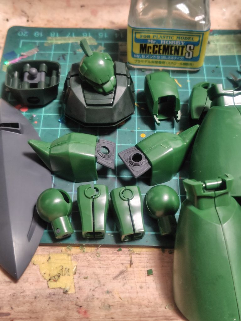 意外と合わせ目が多い。