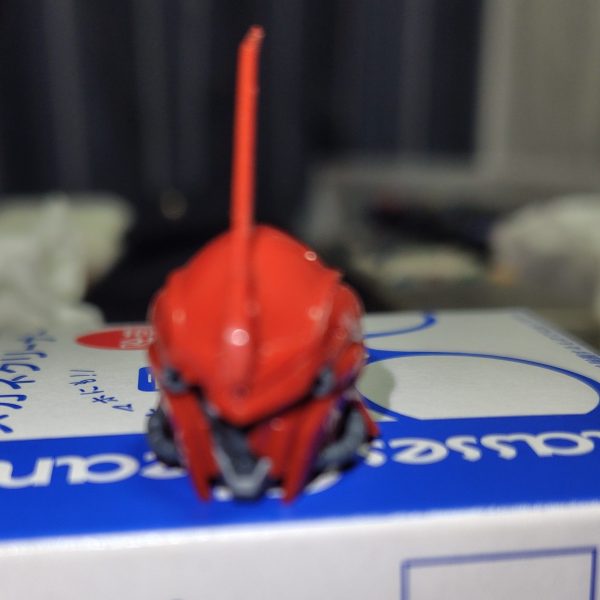 今月のプレバン発送分にあった、シナンジュ拡張セットを作り中です。先にMGの在庫作ろうと封切ったら、余剰パーツのせいで部品が多く見えてやる気でないところに、少なめの箱だったので気晴らしに😂センサーは、オールマイティーモノアイを使ってます💡雨も降るときは降りますし、暑いですしお体に気をつけてお過ごしください😣 （1枚目）