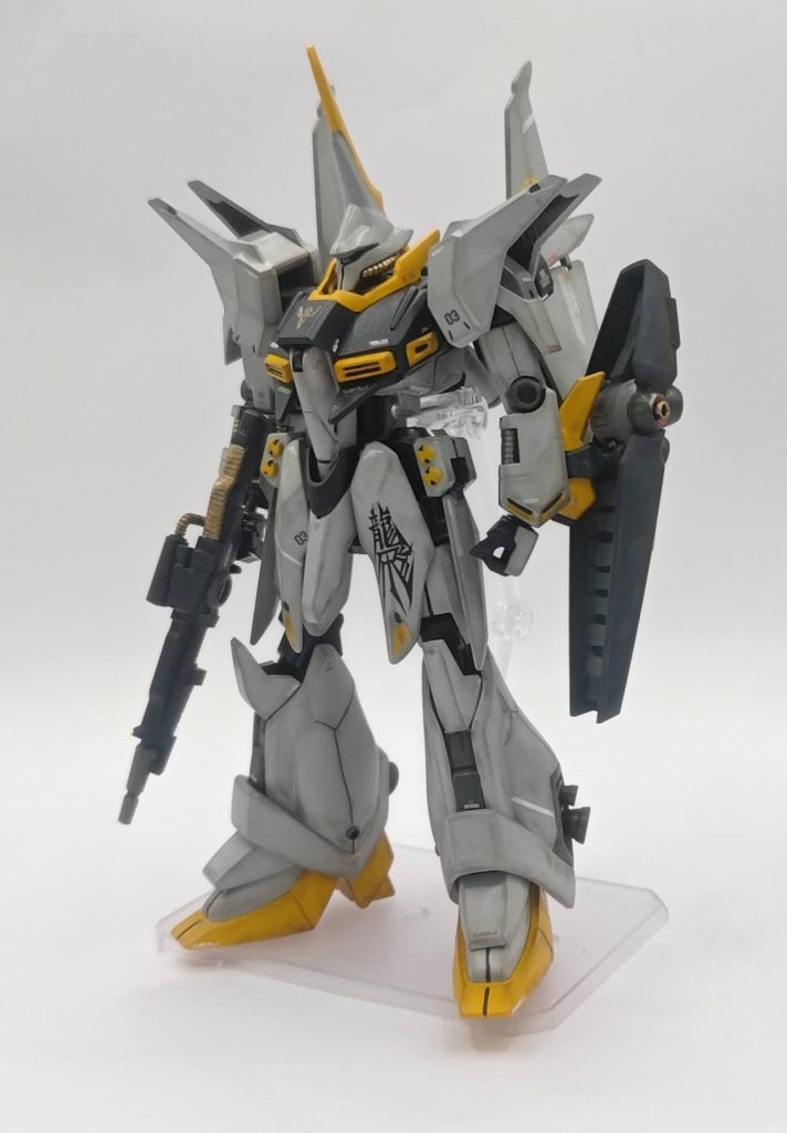 HGシリーズの中でも番号の若いキットだけにいろいろと大変なところがありました。今回もアクリジョン+エアブラシ+ウェザリングですが、前回とウェザリングは変えています。