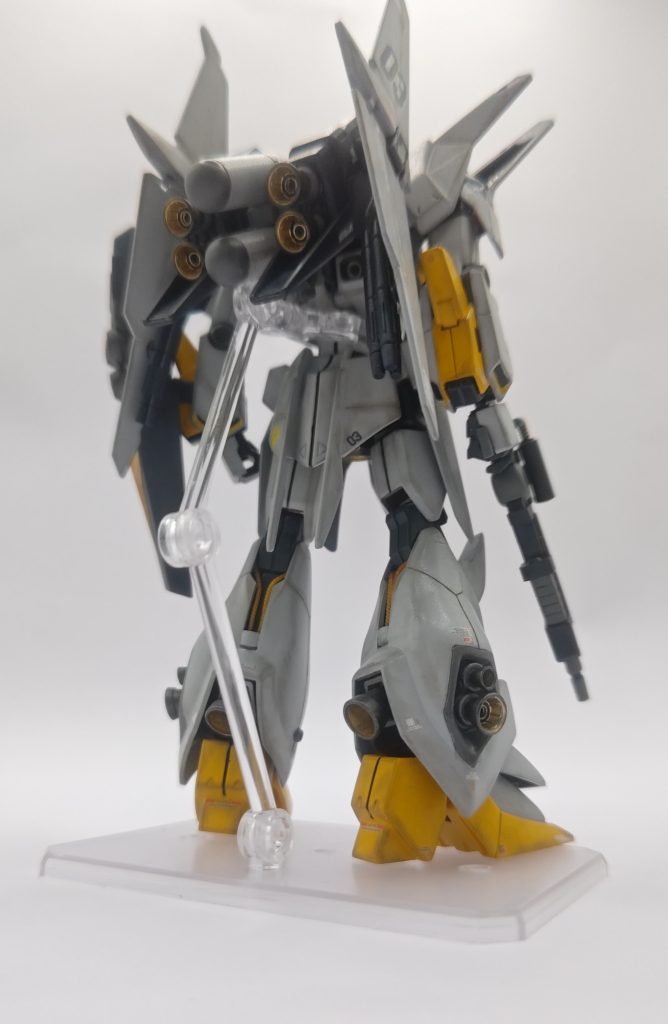 脚部の裏にもメッシュパイプを増設しています。