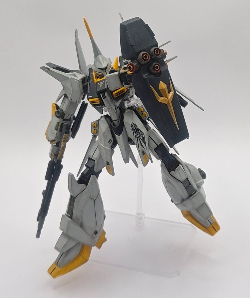 シールドにもパイプを追加してディティールアップしています。