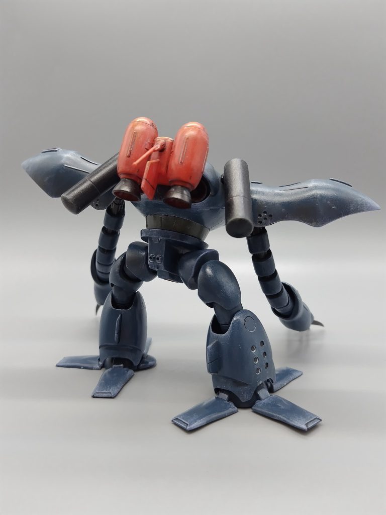 余剰パーツが山ほどできたので腕はひと関節増やして伸ばしました。