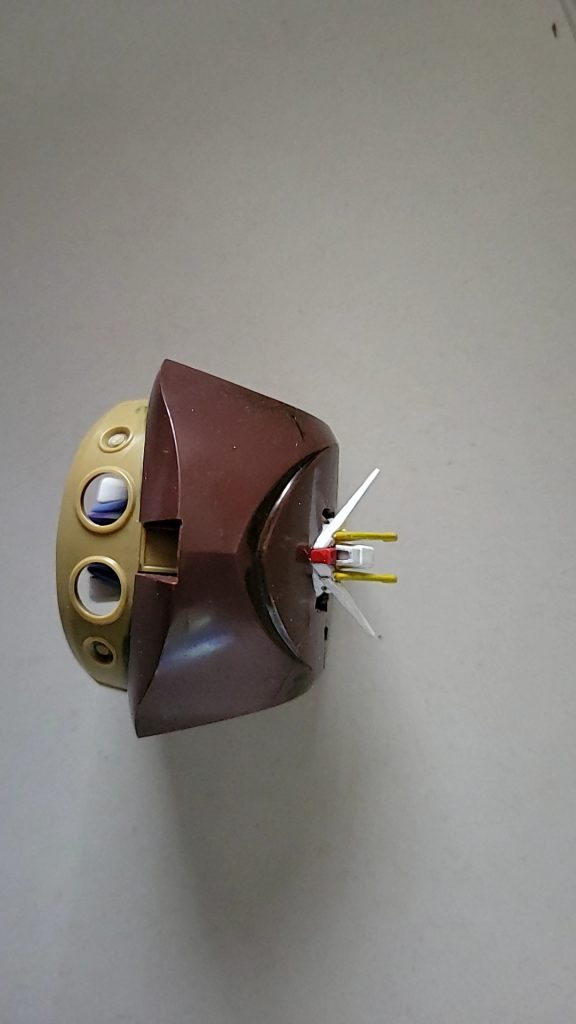 頭部が少し飛び出すように調整