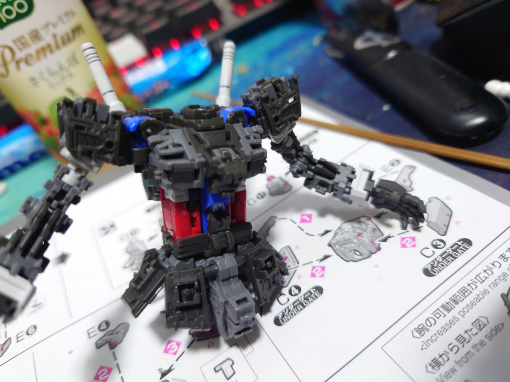 まずは素組、この時点で感動しました。コア・ファイター可動するんかい!!