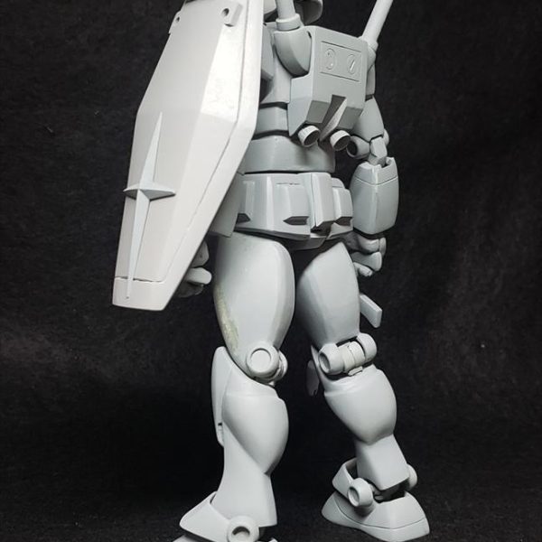 旧キット1/100ガンダムです。アニメ劇中完全再現を目指し、プロポーションの改修・関節部分の製作が完了しました。ガンダム　ジークアクス。いよいよ初代ガンダムが登場のようですね。YouTubeでガンダム講座を長年にわたって続けてこられた、岡田斗司夫さんが当初からおっしゃっていた通り、この作品はテンポの良い「ドライブ感」を楽しむための映像であり、劇中の世界そのものがパラレルであるといった見解に落ち着きそうですね。私にとってジークアクスは、やはり「大いなるファーストガンダムのプロモーション映像」であり、原点にして頂点である初代ガンダムのアニメ映像作品として凄さを再認識してもらうための、盛大なプロモーションイベントであったように思います。まだ、来週の最終回まで一週間ありますが・・・最終回のタイトルに「えええ？！」っとなりました。  最終回　「だから 僕は・・・」  『だから 僕は・・・』アニメージュ文庫そっれってこれですよね。高校生の時に夢中で読みこんでいた（文体が読みにくいのですが）富野さんの自伝的著書です・・・頭部の形状を納得のいく安彦フォルムに持ってくるまでに約2か月ほどかかっています。   詳細は載せきれませんので、ご興味持たれた方は是非ブログで＾＾；↓↓↓↓↓↓↓↓↓↓↓↓↓↓↓↓↓↓↓↓↓↓↓↓ （3枚目）