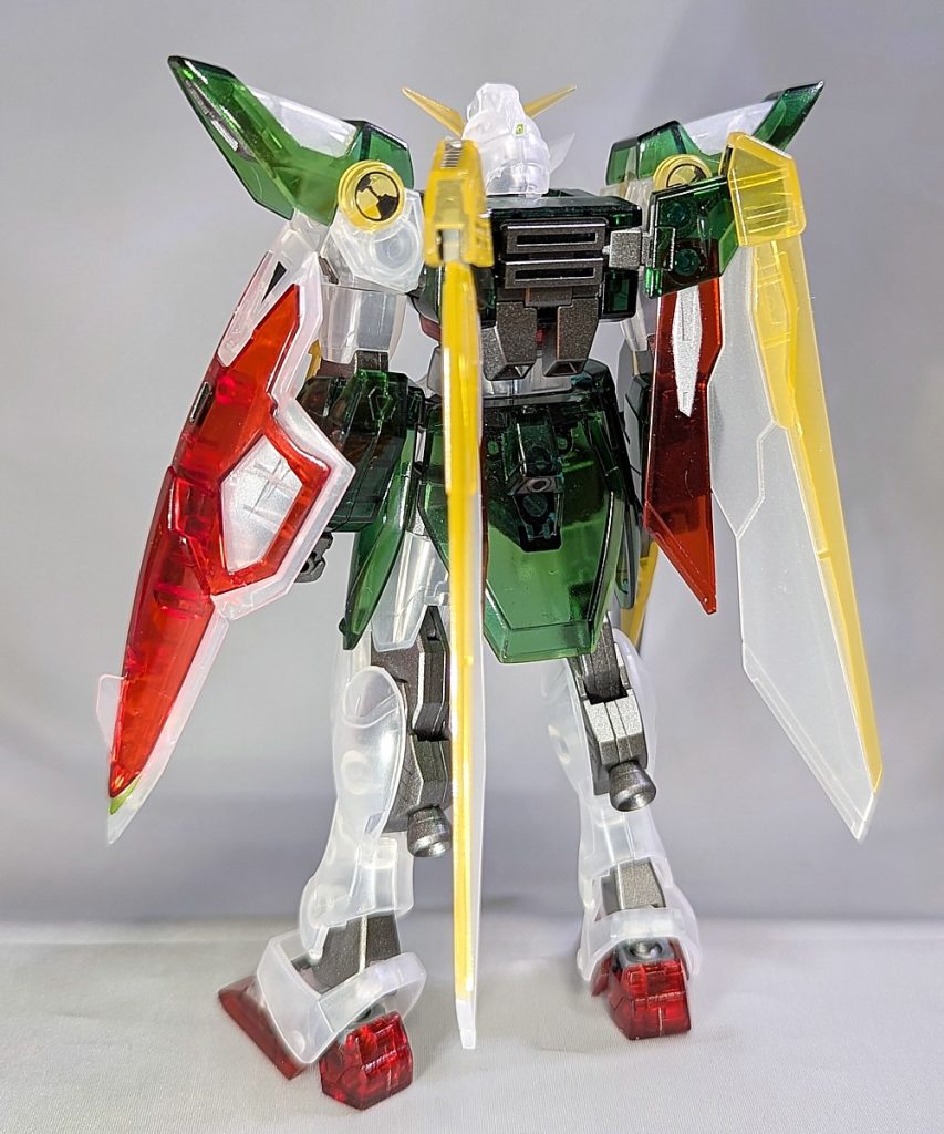 いつものように足りない色を塗り足してますが、白が足りない時はいつも面倒。シルバーを薄く載せ、それに白も同じように薄く塗りました