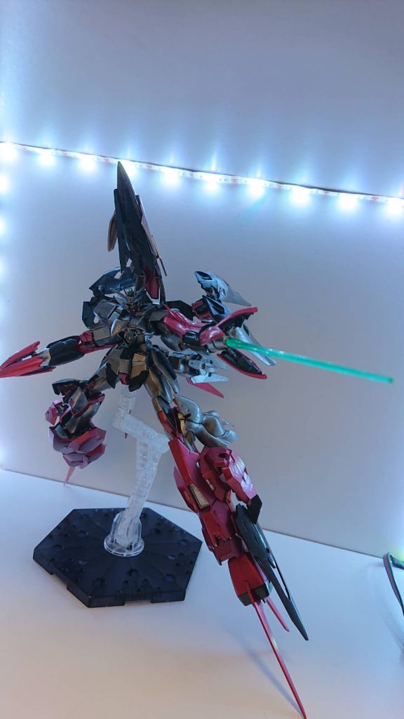 腕部奇襲大型クローガン単発に優れている奇しき赫耀ガンダムバルファルクの主武装。使用するエネルギーが龍気ではなく、龍気エネルギーをプラズマエネルギーに変換したものであり、機体本体に龍気エネルギーを蓄えるようにしている。そのため発射されるビームは特徴的な赤色ではない。