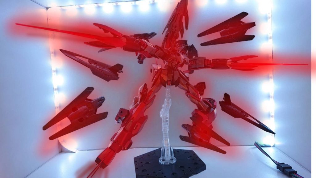 龍気活性状態では腕部奇襲大型クローガンから発射されるビームは龍気を纏うようになり威力も向上。龍気エネルギーを一点集中することでダブルオーライザーのライザーソードのように運用することも可能だ。