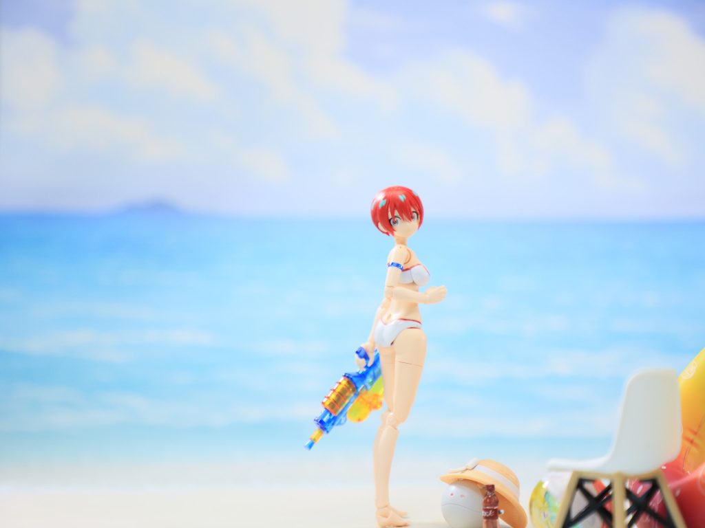 全景ボディは30MSの青い水着ボディを白サフで塗りつぶし、水性カラーでラインの赤とホワイト上塗りしました。マチュの方が色白なのでボディと色ちょっと合ってないのですが遠目わかんないということにしておきますね 