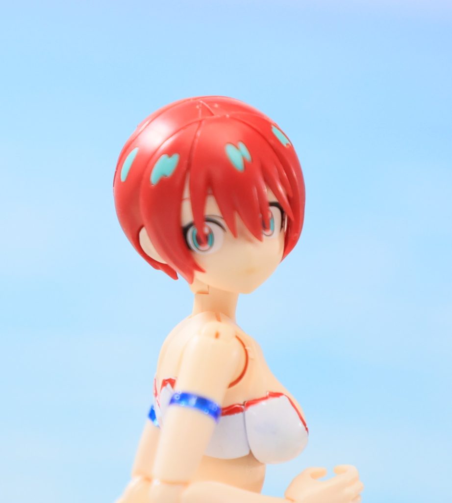 この目線の顔がなかったので、急遽30MSののっぺらフェイスをマチュのサイズにカットして付属デカール貼ってフェイス追加しました。映像見ると髪形ちょっとフワッと変えてるんですが、このキット１つしかないので髪形変更はあきらめました。よかったらイイねコメントくださいね