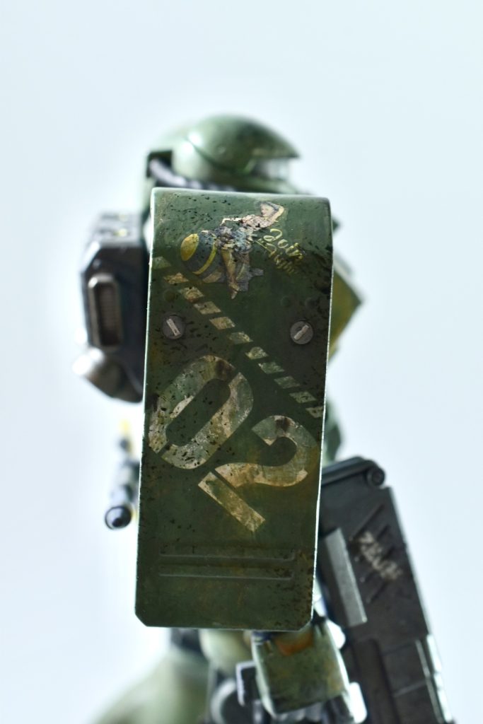 シールドにはグリーンスタッフフィールドのピンナップガールデカールを貼りました。最近お気に入りです。