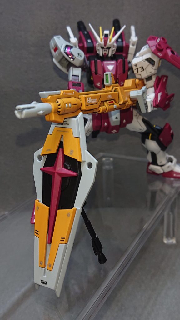 部分塗装にタミヤのエナメル塗料・ブラック・メタリックブルー・フラットイエロー・フラットレッド・ダークグレイセンサー部分にはMr.メタリックカラーGX・メタルイエローグリーン