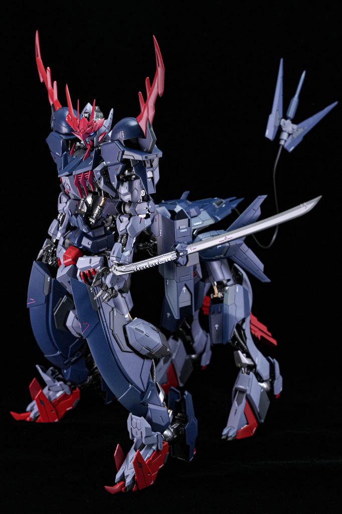 全体写真前足スネ、肩、肩の棘、等特徴的な部分かつミキシングで補えないものはプラ板やパテでスクラッチしました。