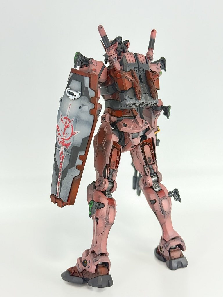 HG 赤いガンダム 完成品 ガンプラ 5/31発売のガンプラ『HG 1/144 赤いガンダム』のパッケージ画像
