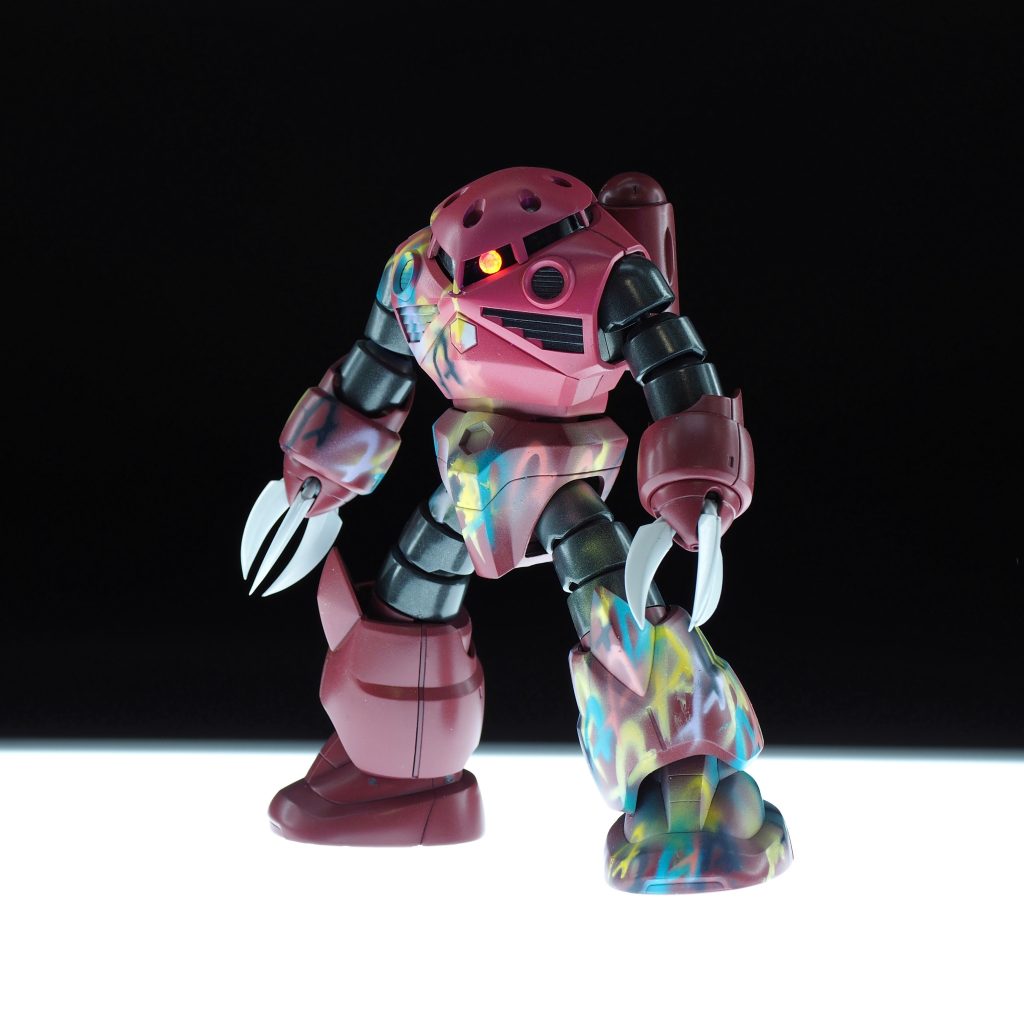 声の聞こえる箱を開けてみると、そこには合わせ目消しだけして放……ゲフンゲフン、高すぎるポテンシャルを持て余していたズゴック様が佇んでいたのでした。 \涙を拭きなよ。今日のために色々準備してきたんだろう?/