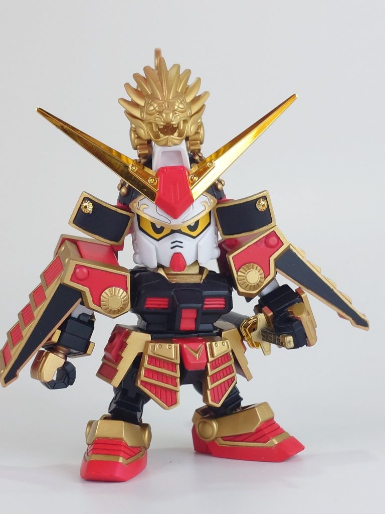 以下使用塗料G：ガイアノーツ　T：タミヤ　C：クレオス（水性）赤 G：ブライトレッド黒 C：ブラック金 C：スーパーファインゴールド白（兜部分のみ）C：白サフ墨入れ T：ダークブラウントップコート　G：半光沢　C（アクリジョン）：光沢使った塗料自体は少ないですがラッカー塗料→水性塗料→余計な部分ふき取り→アクリジョンクリアー→ラッカークリアー→水性塗料→余計な部分ふき取り→アクリジョンクリアー→ラッカークリアーみたいな工程が多かったです…が！完成してみればその苦労も吹き飛びました