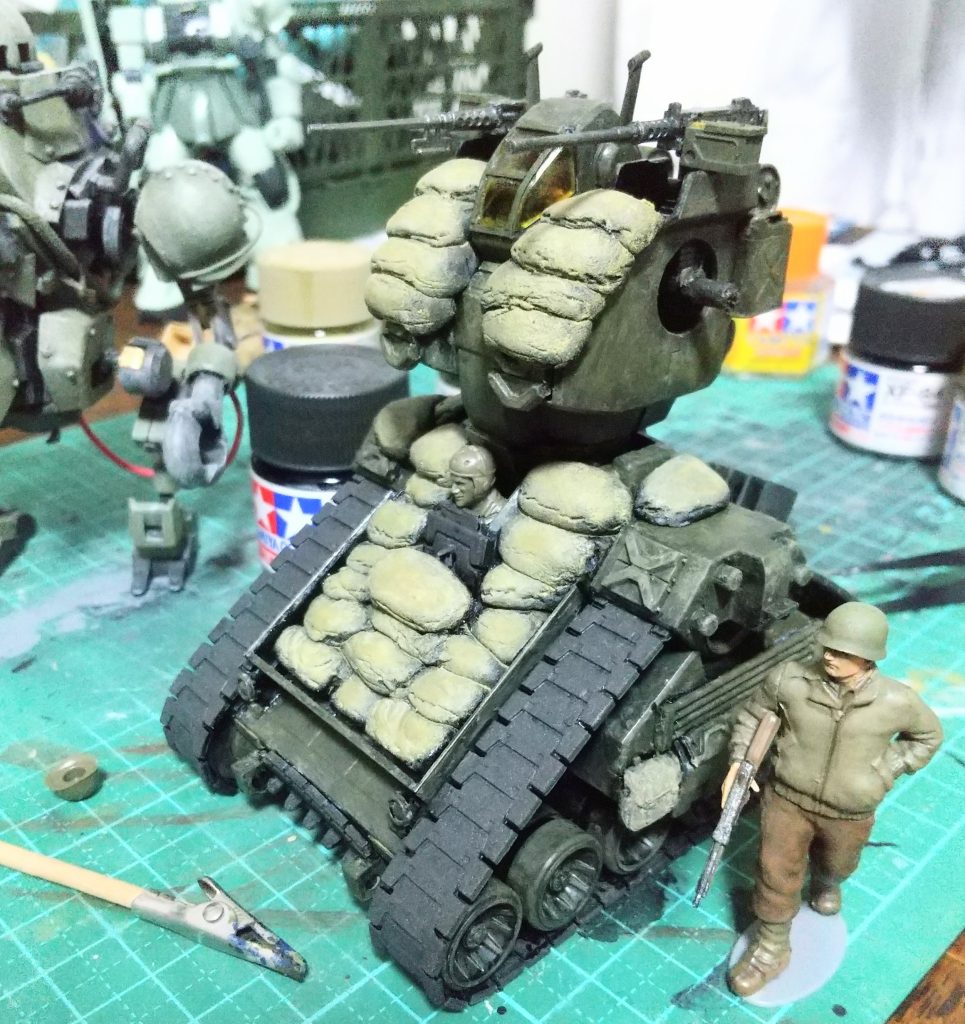 本体塗装後。車体はオリーブドラブで。土嚢はカーキです。