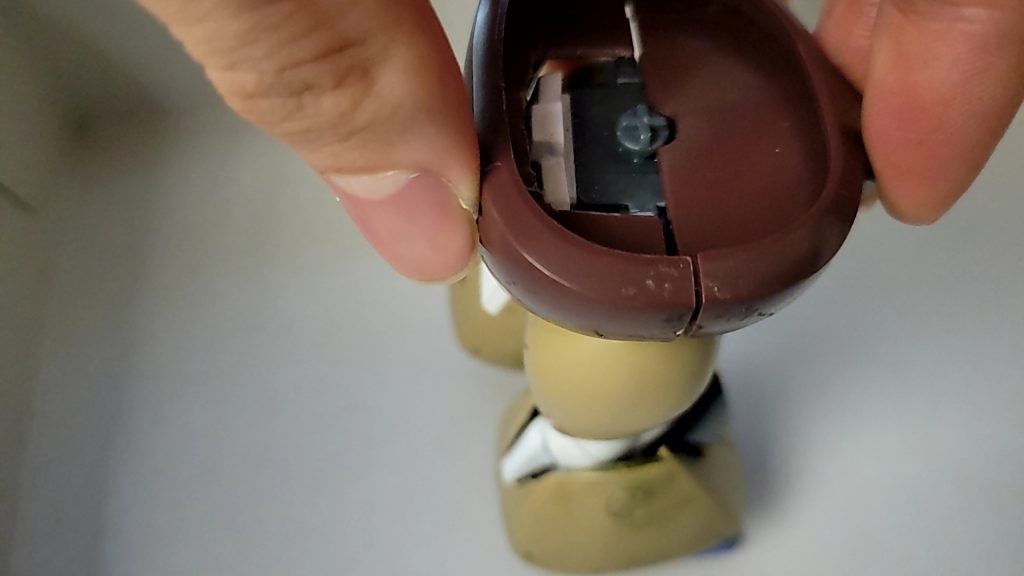 腰は股関節当たりのパーツを外して取り付け