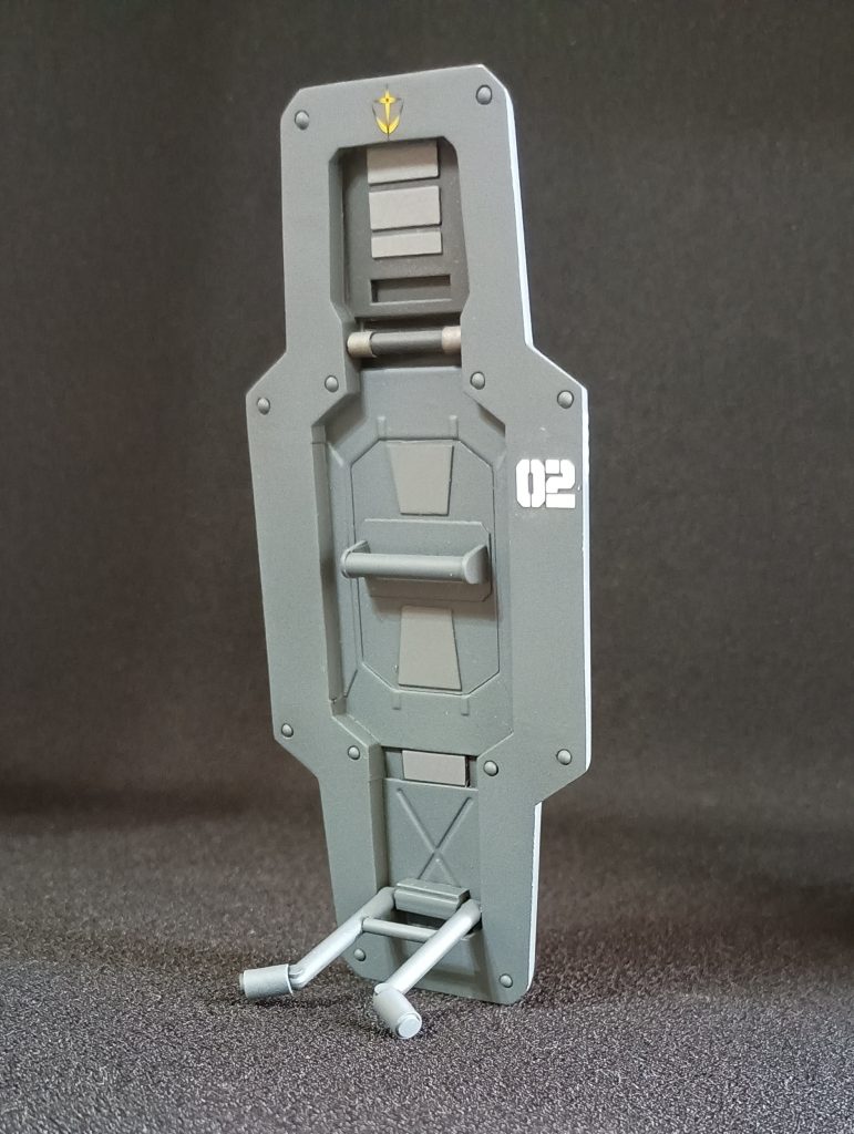 大砲は男のロマン、とは思っていませんが、レールガンは今現在各国が開発していて、日本も今度は護衛艦に搭載しての実験が始まるというニュースが。10年以内には実装しそう。それゆえ、宇宙世紀ではもはやレトロウェポンでは？と思うのです。まだそれ使ってるの？って。そんなことを言ったらザクマシンガンとか実弾バズーカとかどうなの？って話ですがｗ実際の話、例えばガトリング砲（ガン）は1800年代中盤に生まれたもので、その後ミサイルの台頭などで消えかけていたところ、その有効さを見直されて復活し現在に至るわけですから、レールガンも宇宙世紀になって復活した・・なんてこともアリかもしれませんね。