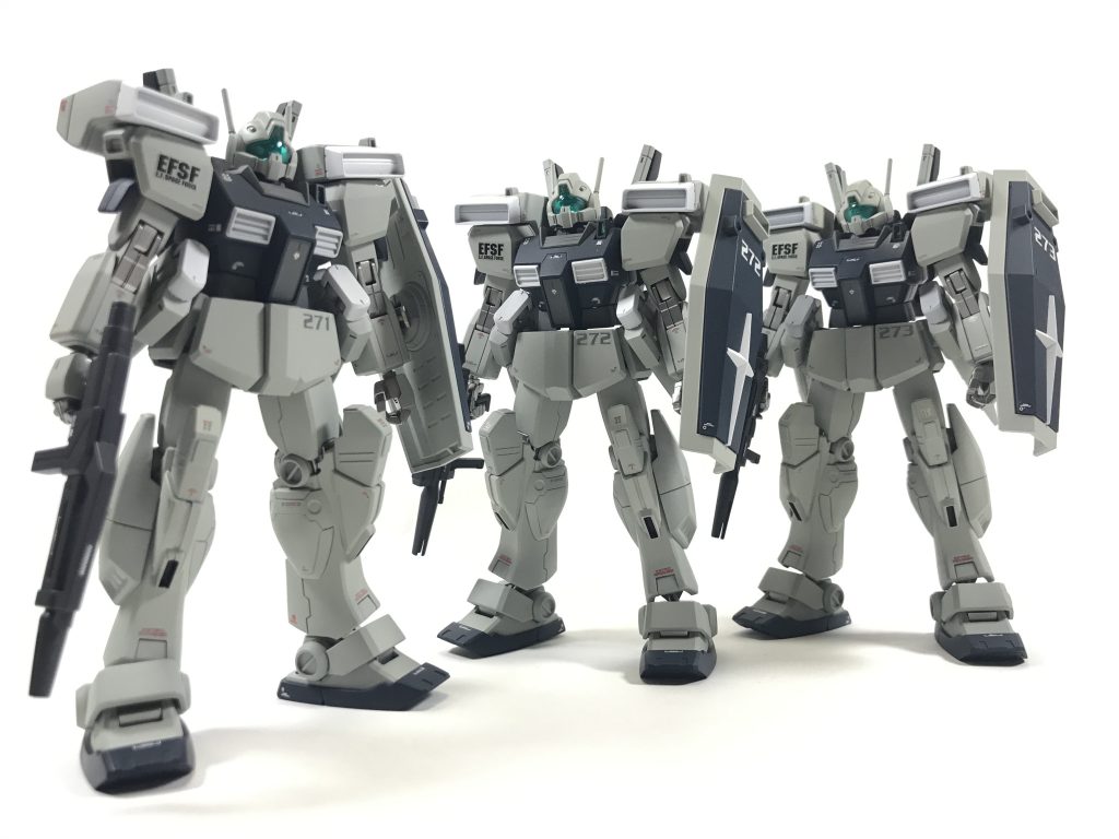 カラーリングはライトグレーを主体に軍隊色を醸し出してみました。