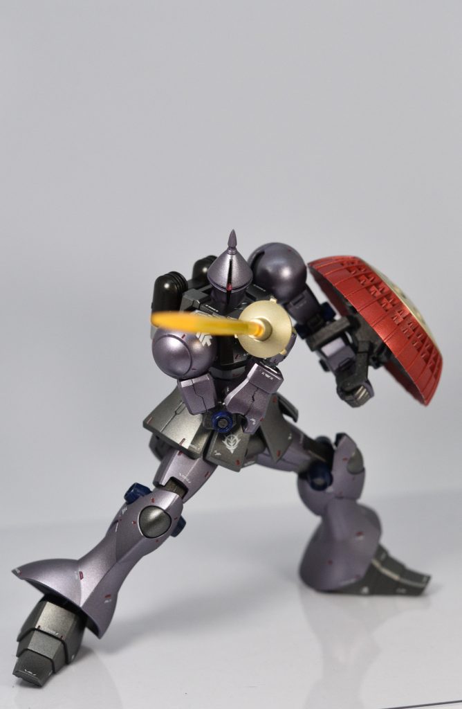 リバイブ版なのでよく動きます。右手手首とシールド基部のギミックは良いアイデアですね。