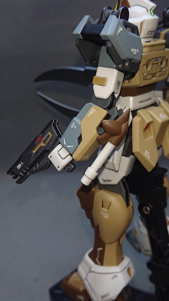 機体名の“マンテル”はドイツ語で“外套”という意味の言葉です💡自分は機体コンセプや武装など、その機体の特徴的な部分を機体名にしがちなのですが、さすがに“マント”のままではあまりにも安直すぎると思いまして💦まずはマントの日本語表記を調べてみたところ外套という言葉が出てきたので、その言葉をネーミング辞典で調べた結果“マンテル”に行きつきましたw他にもスペイン語の“アブリーゴ”やラテン語の“ラケルナ”なども候補にあったのですが“マ”から始まる機体名のストライクがとんでもなく少なかったので今回はマンテルにしちゃいました✨