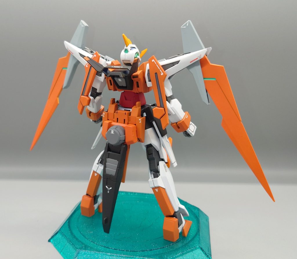 腰部にGNドライブを搭載している。