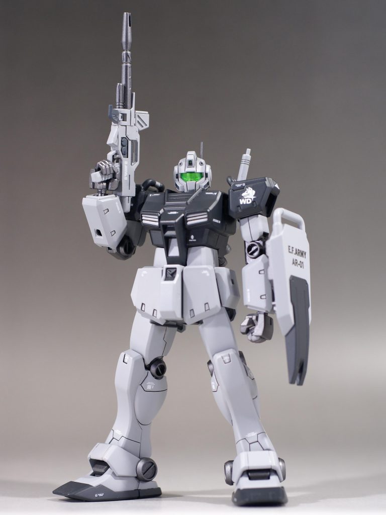 【改修内容】・エッジ出し。・掘り直し。・スジボリ。・アンテナを真鍮線に変更。・後ハメ加工。・カラーリングをホワイトディンゴ隊仕様に。・センサー類をラピーテープ貼り付け。・胴体を延長。・ライフル、シールドを変更。・サーベルを他キットから流用。