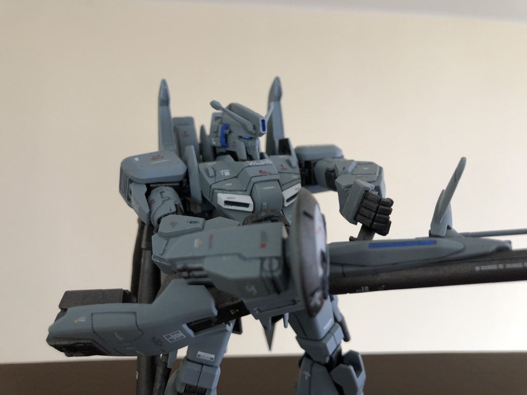 こう見るとかなりデカい武器ですね😅