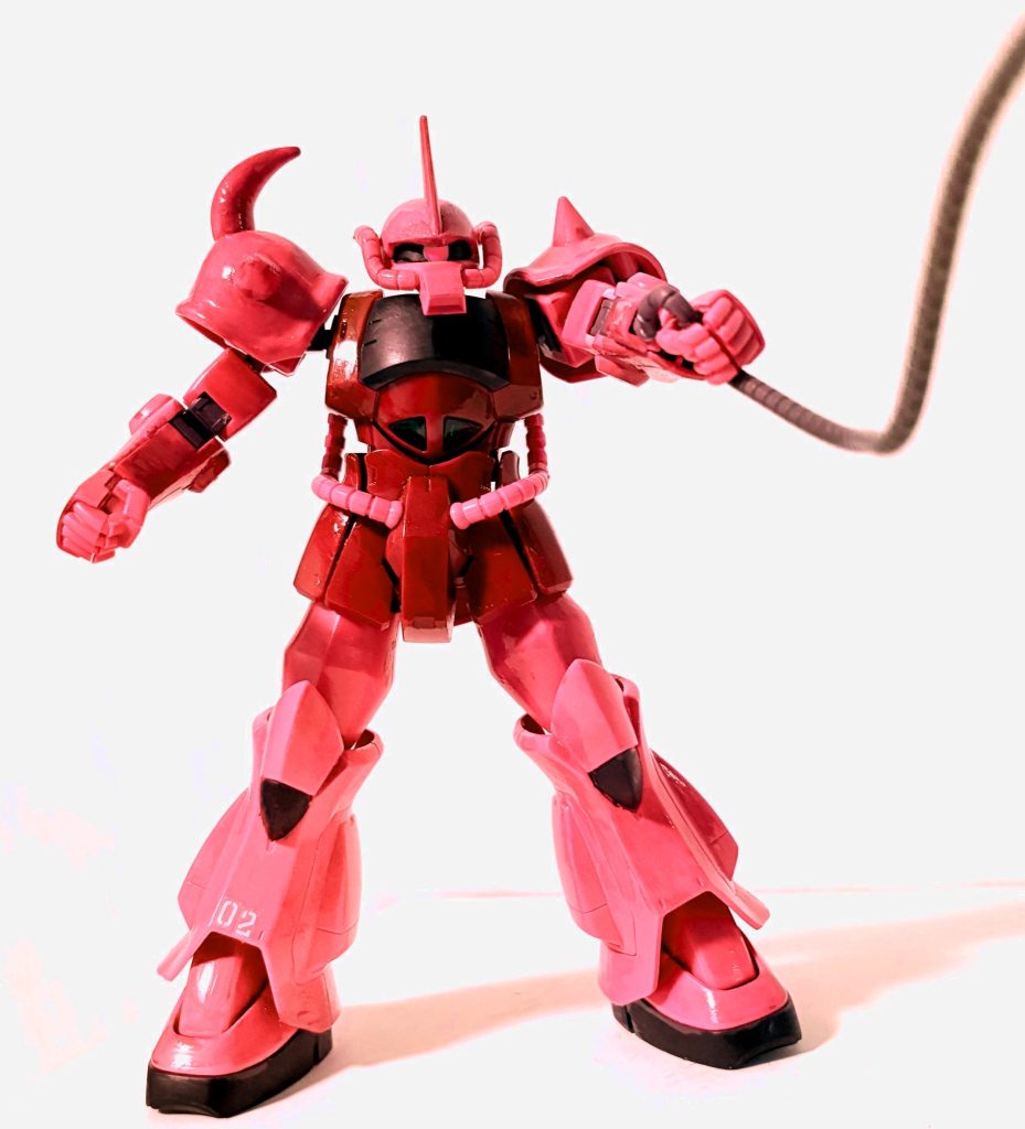 おまけにフォトショップで加工した「シャア専用グフ」。これも元々は絵本に登場したシャア専用モビルスーツの一つだったが、まさかジークアクス本編で最後の最後に拾ってくれるとは。どんな気持ちで乗ったんだろうな、シャアは・・・(zaku-kao4)