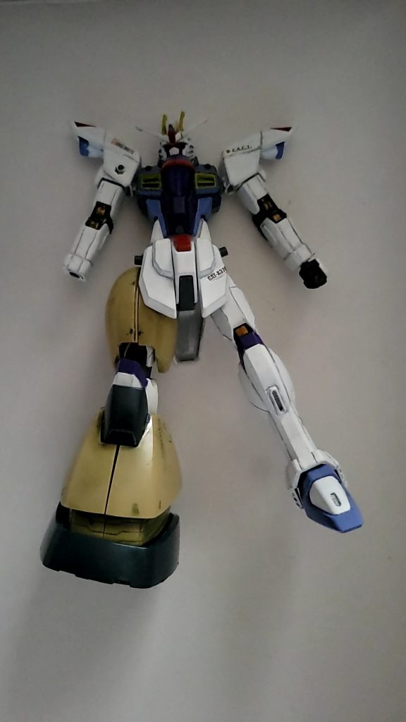 脛も同様にしてフリーダムに被せる