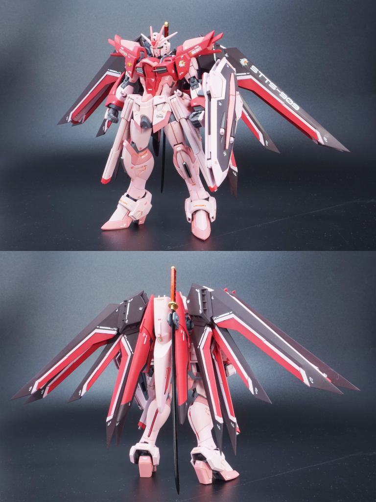 『ライジングフリーダムの予備パーツを用いて建造された2号機。フツノミタマの実証実験機として、装甲強度を上げた赤系主体の装甲色となっている。実証実験終了後、カガリ・ユラ・アスハ代表の搭乗を想定して調整を続けている。携行するフツノミタマ(影打)はプラウドディフェンダーに搭載されたフツノミタマ(真打)より強度・練度が劣るが、主兵装として十分な攻撃力を有する。』…という設定です。