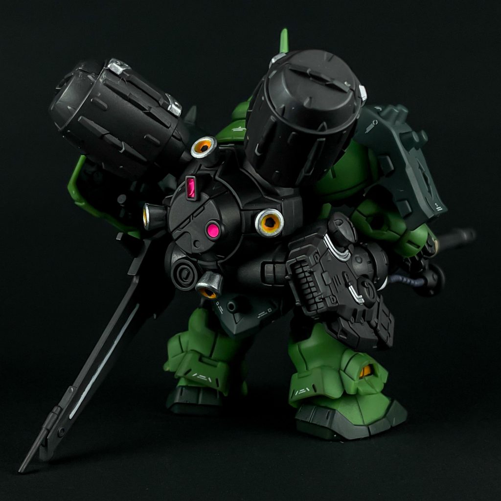 SDながら圧倒的なモールド量とボリューム感。 以下、いろいろポージング。