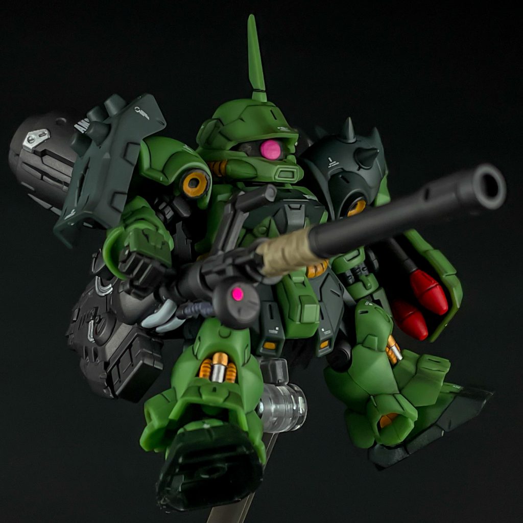 ランゲ・ブルーノ砲はグリップが2つあるので両手持ちもできますが、持たせ辛いうえに、無理やり動かしてポールジョイントが折れても嫌なので断念。