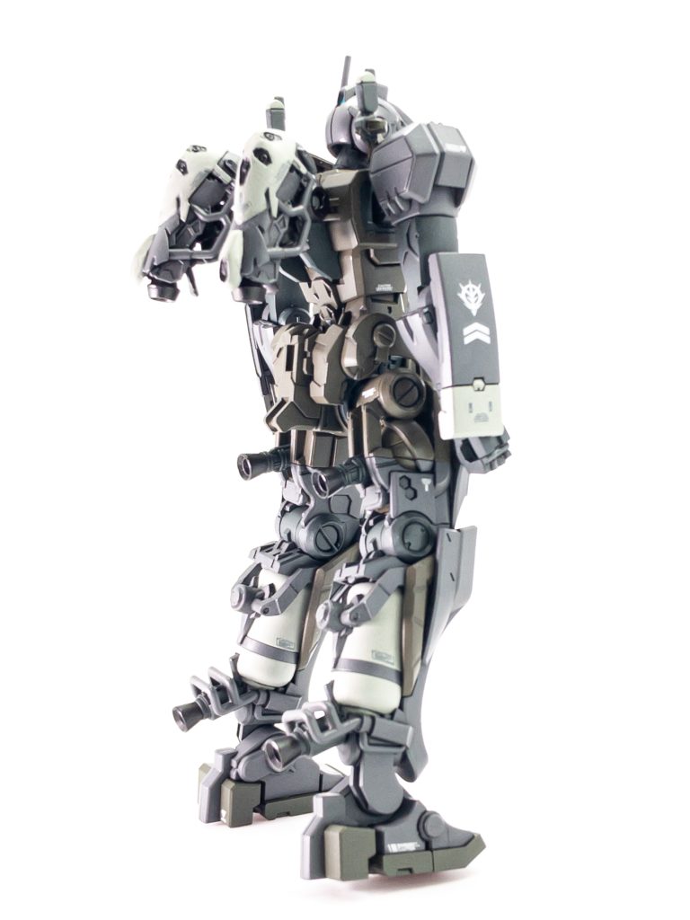 両腕シールドにも公国マークと階級章(軍曹)を。