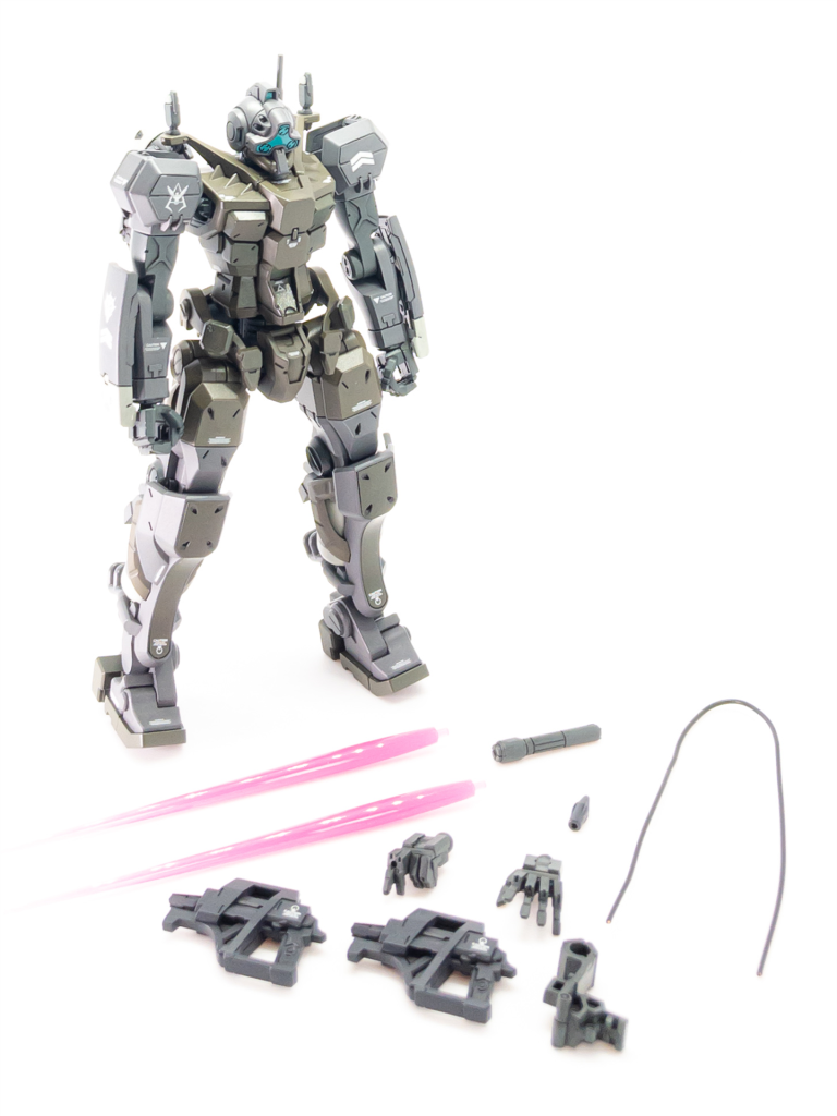 設定画を基に塗り分けしましたが、全体的なバランスはザクやドムよりちょっと暗めの軍用色に寄せ、UVカット スムースクリアー艶消しで仕上げてます。