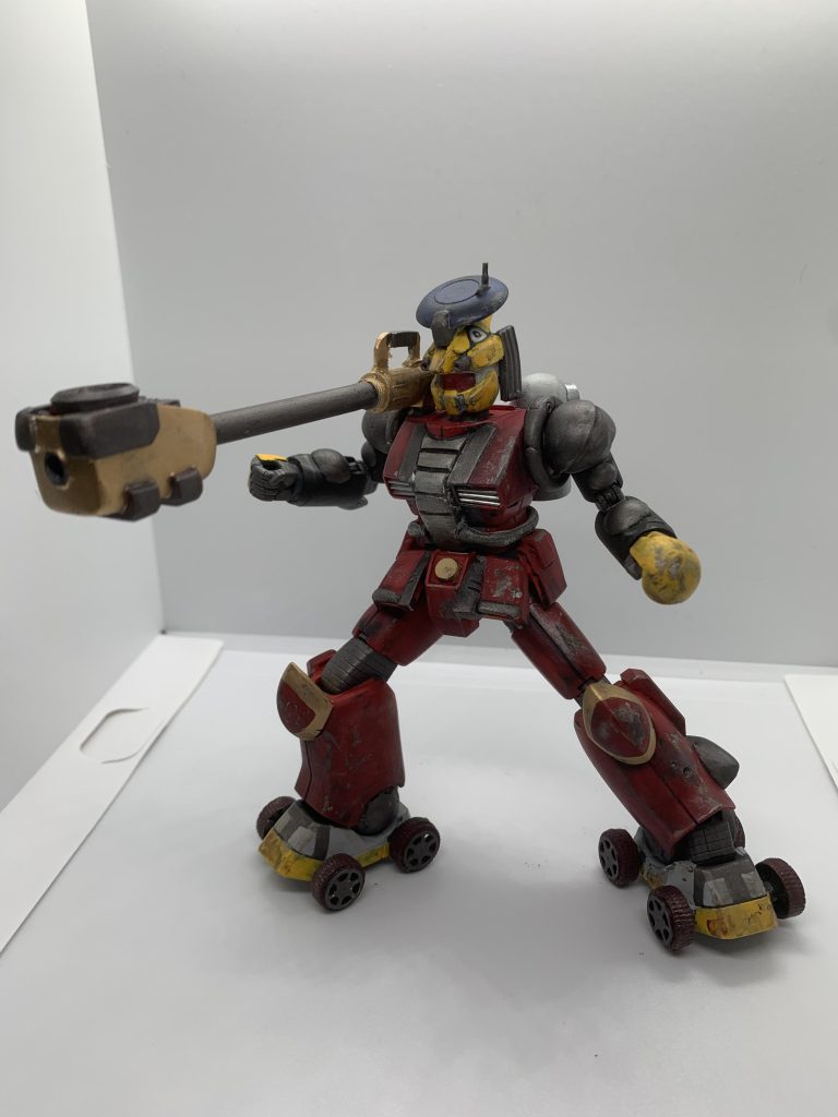 そのまま肩に接続し砲塔になります。広範囲に拡散する砲弾をぶち込んで突撃します。