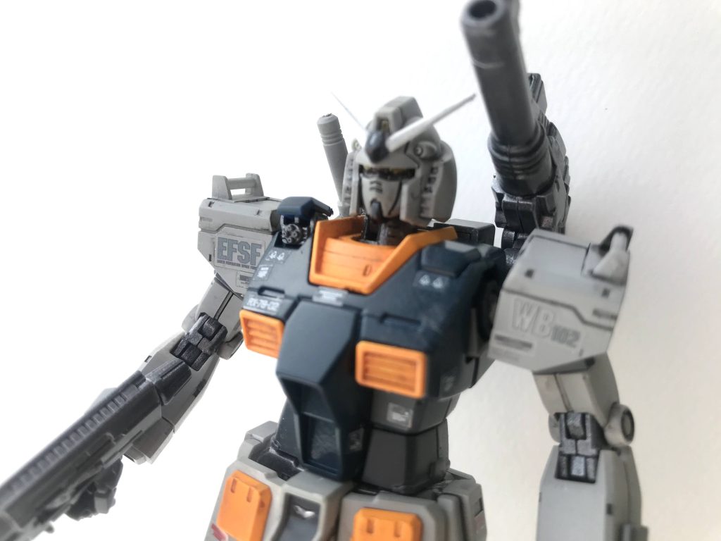 バストアップ。白いアンテナがお気に入り。わりと主役機クラスはよく再販されているので、自分の作品の中で最もヒロイックになるようなカラーを考えたつもりです。閲覧いただきありがとうございました。