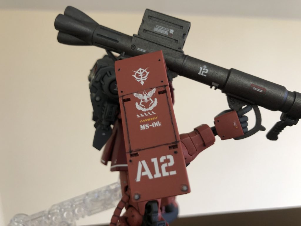 シールドここ、スジ彫り入れてました😅デカールは好みでバランスよく入れたつもりです!