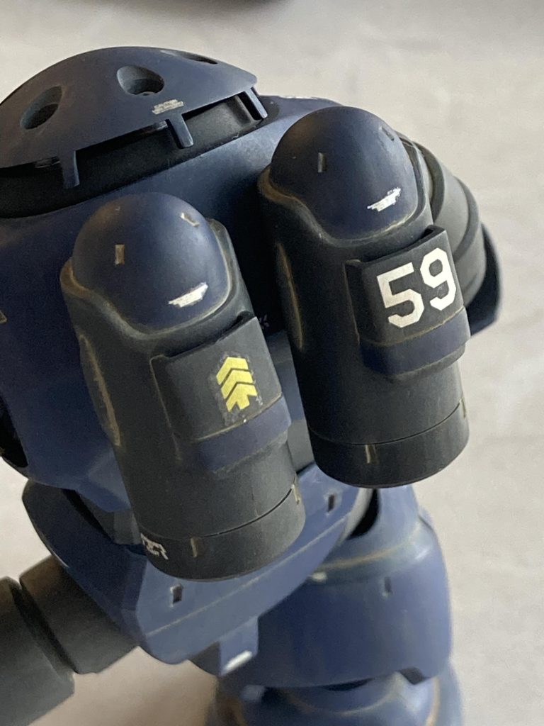 バックパックの張り合わせにミスりまして、スリット内に傷をつけてしまいましたので、それを隠すソレっぽいパーツを3Dプリンターで造形して装着しましたw