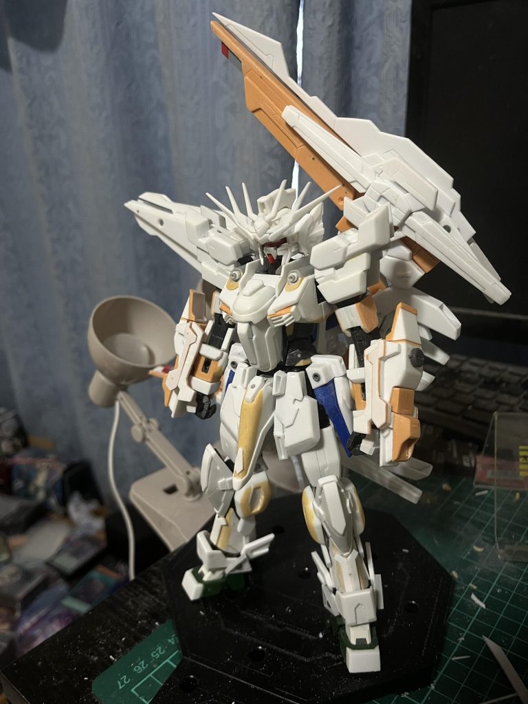 塗装前の姿です、アウトフレームの面影がなくなるほどスクラッチしたパーツに置き換えられています