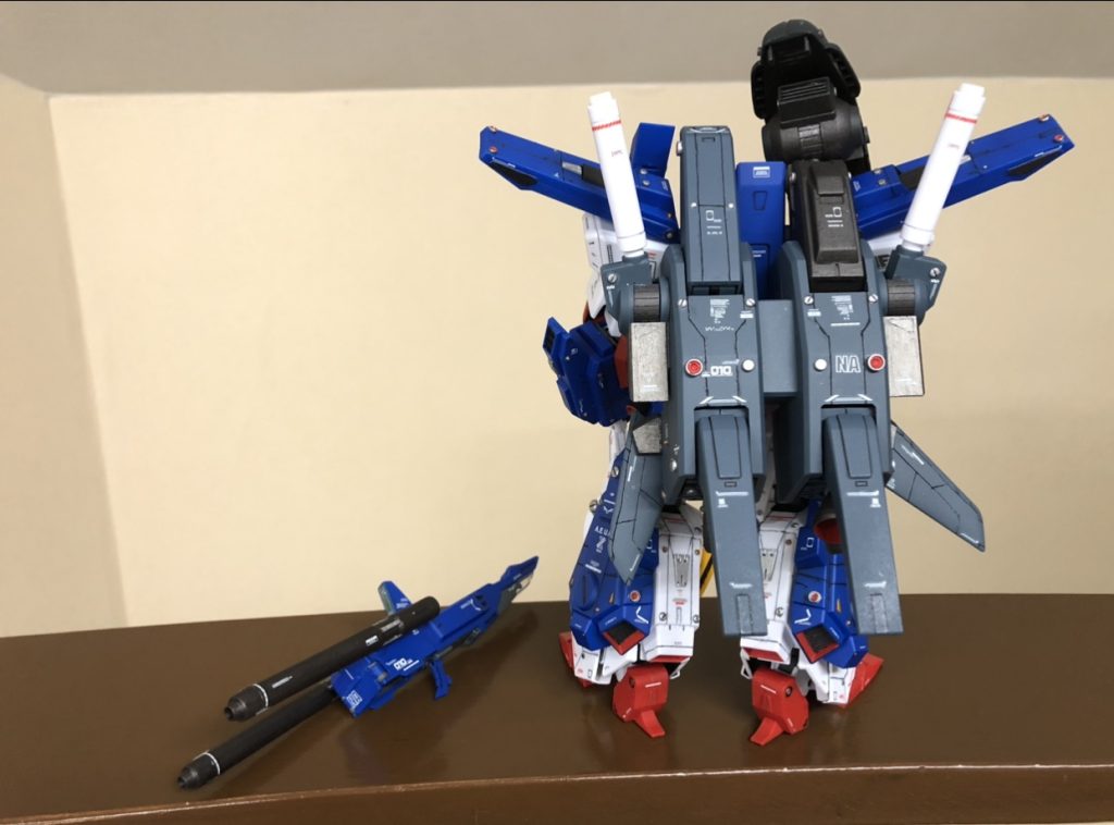 リアバックバック、デカール貼り付け、多かったかなぁ💦